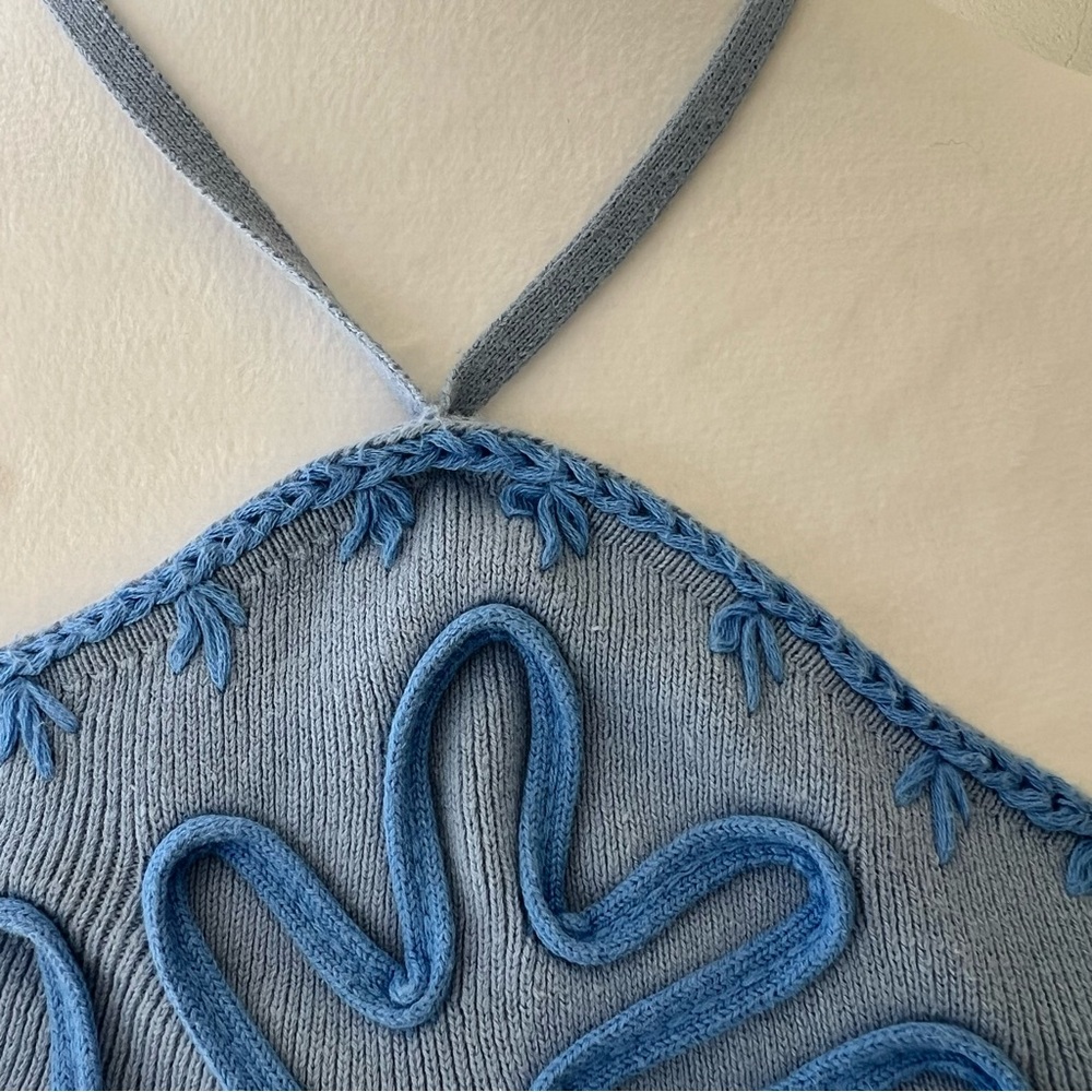 Embroidered Halter Top size S blue cropped silhouette back tie closure - Picture 8 of 10